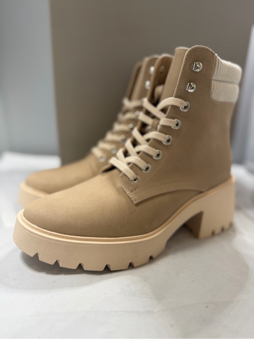 NIB MIA Girl Taaylor Neutral Chunky Platform Lace Up Combat Boots 7.5